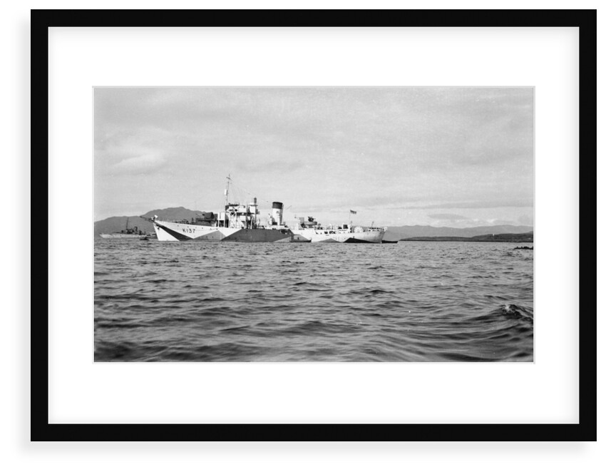 HMS 'Pink' (1942) by unknown