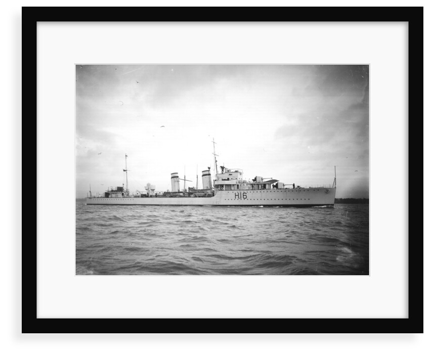 HMS 'Daring' (Br, 1932), under way during trials in Southampton Water by Unknown