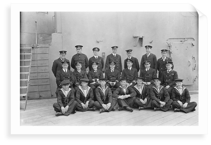 The gunnery staff with Lt. Com. T.H. Binney, Lt. H.R.G. Kinahan and Lt. H.B. Deedes of 'Queen Elizabeth' (1913) by unknown