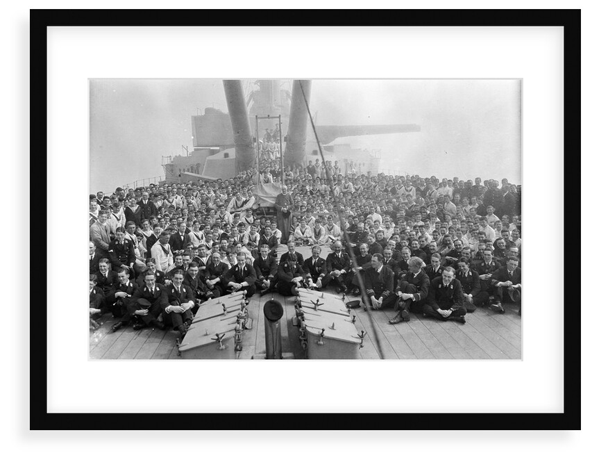 HMS 'Queen Elizabeth' (1913), crew gathered on the quarterdeck by unknown