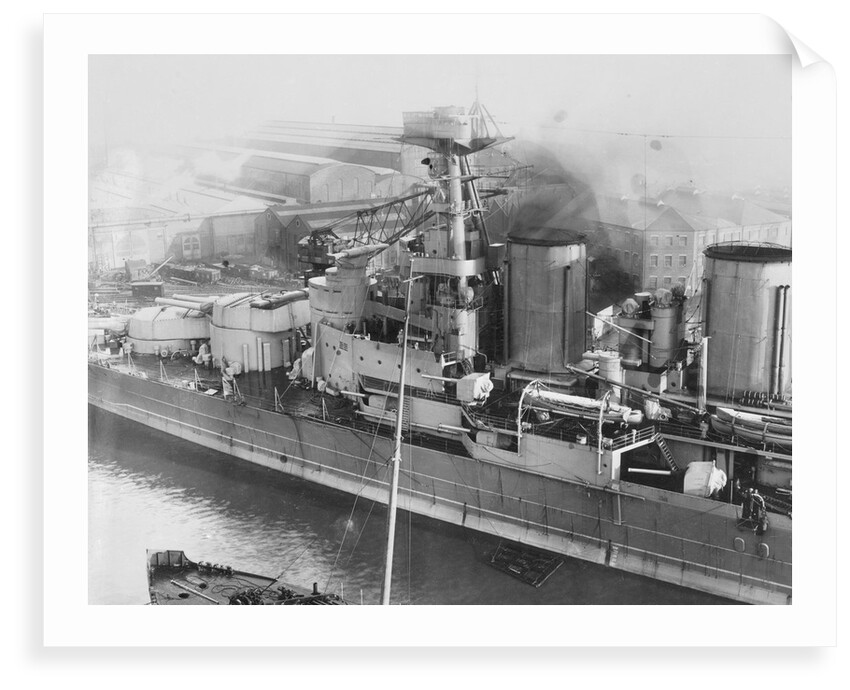 HMS 'Hood' (1918) battlecruiser by unknown