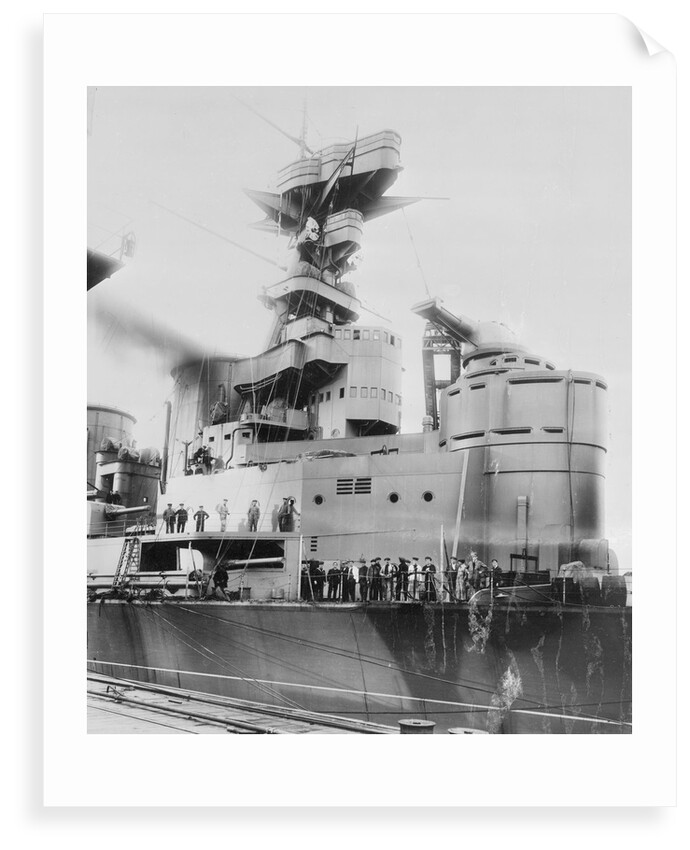 HMS 'Hood' (1918) battlecruiser by unknown
