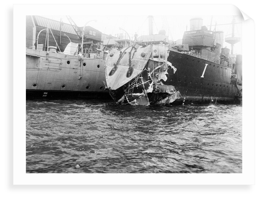 HMS 'Mentor' (1914) by Lieutenant Geoffroy William Winsmore Hooper