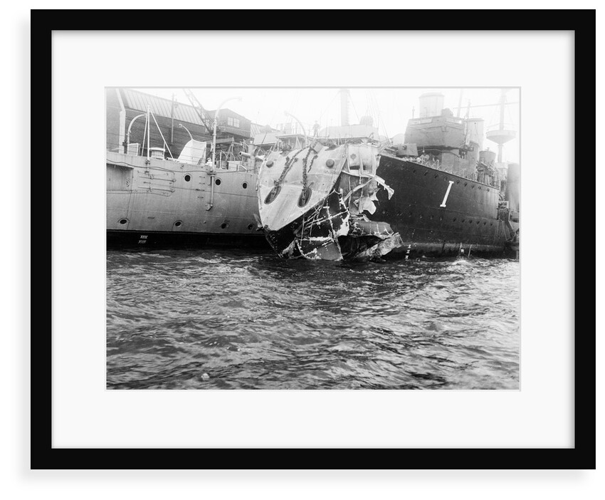 HMS 'Mentor' (1914) by Lieutenant Geoffroy William Winsmore Hooper