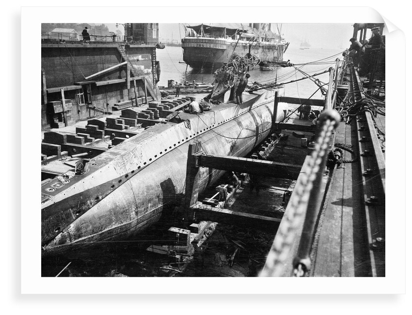 Submarine, Germany (1915) by unknown
