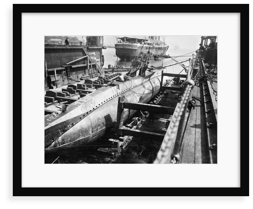 Submarine, Germany (1915) by unknown