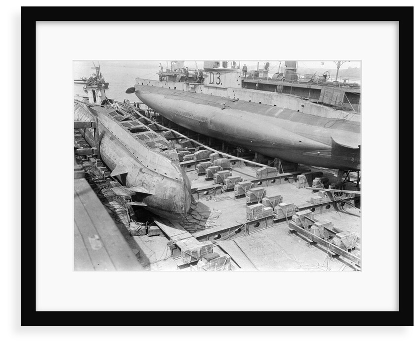 HM submarine D3 (1910) in floating dock at Harwich. by unknown