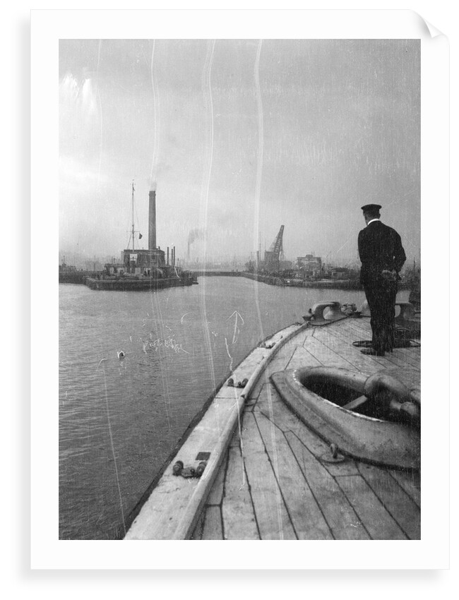 HMS 'Aurora' (1913) by Lieutenant Geoffroy William Winsmore Hooper