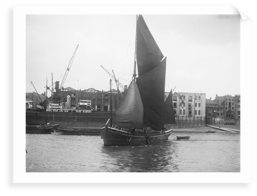 A spritsail barge under way off the Free Trade Wharves by Unknown