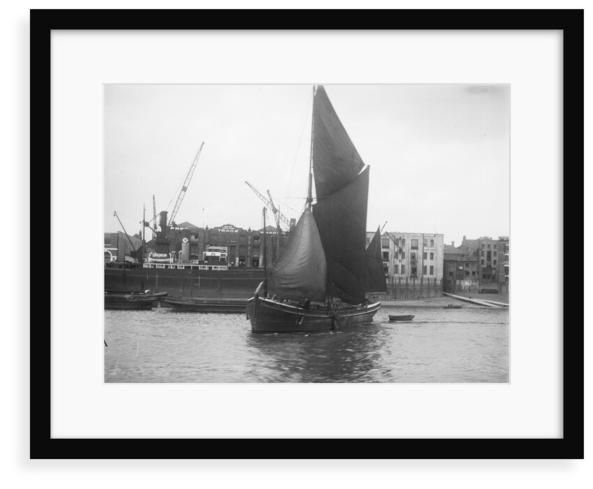 A spritsail barge under way off the Free Trade Wharves by Unknown