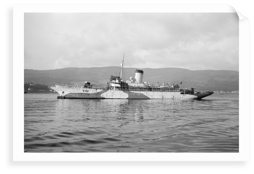 A port broadside view of 'White Bear' (1908) by Unknown