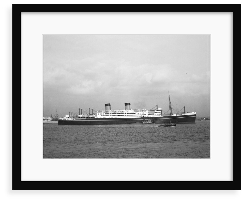 'Dominion Monarch' (Br, 1939) under way passing Gravesend bound down on her maiden voyage by unknown