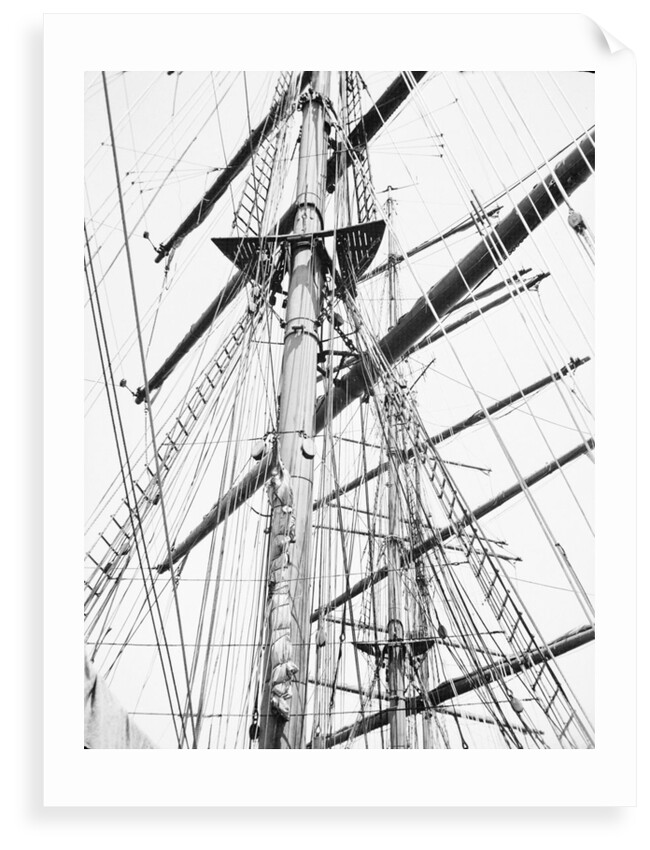 Clear to sail! The lean yards stripped for action by Alan Villiers