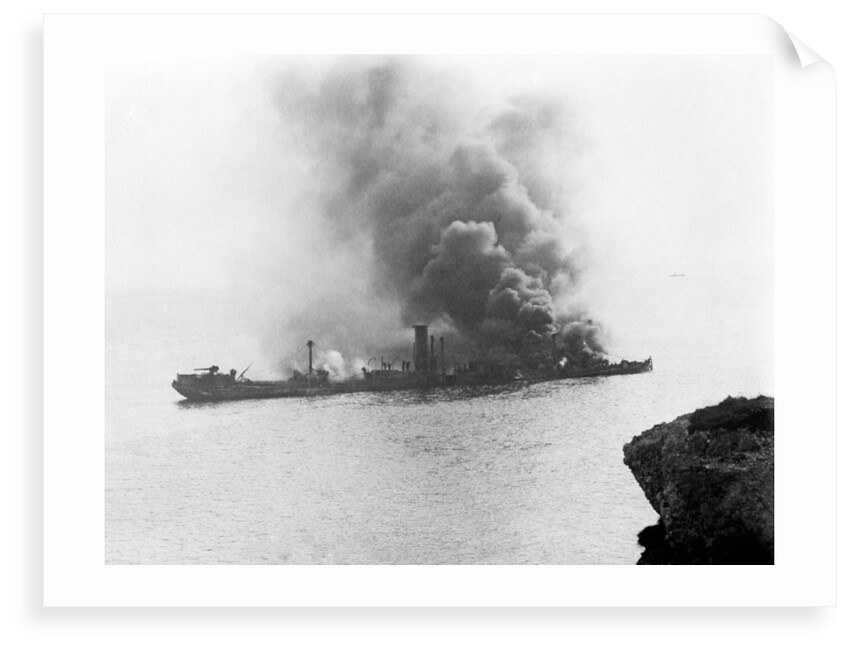 'War Knight' (Br, 1917), on fire in Freshwater Bay, Isle of Wight by unknown