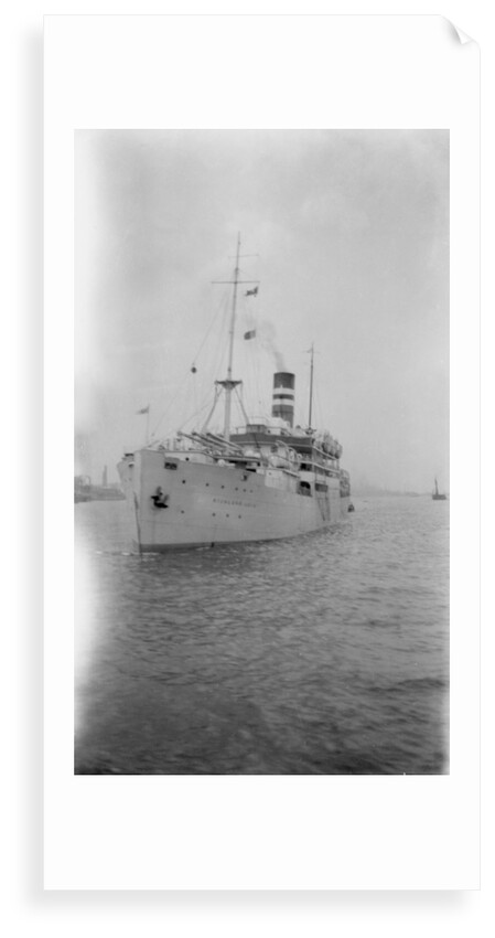 'Highland Loch' (Br, 1911), at anchor by unknown