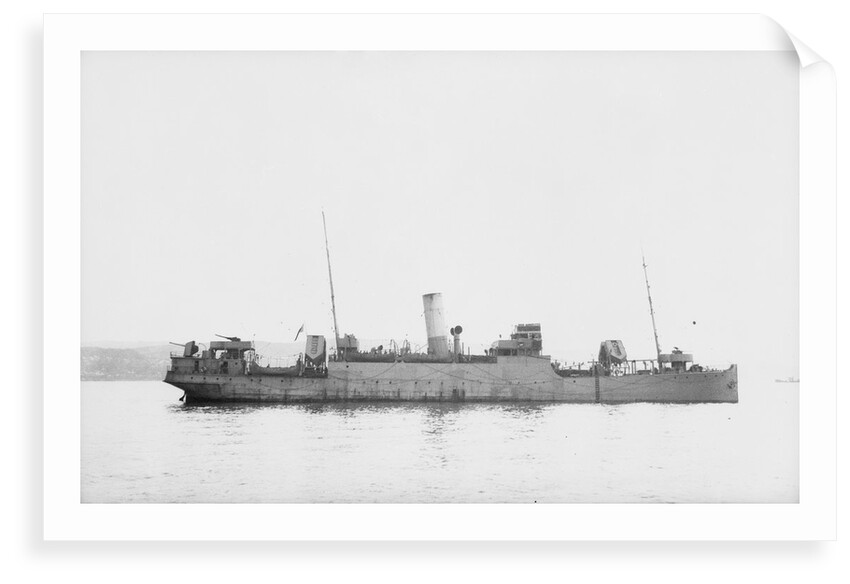 'Eddystone' (Br, 1927) at anchor, probably as a convoy rescue ship. by unknown