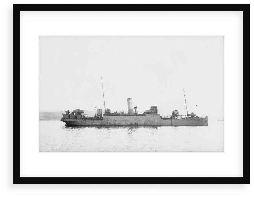 'Eddystone' (Br, 1927) at anchor, probably as a convoy rescue ship. by unknown
