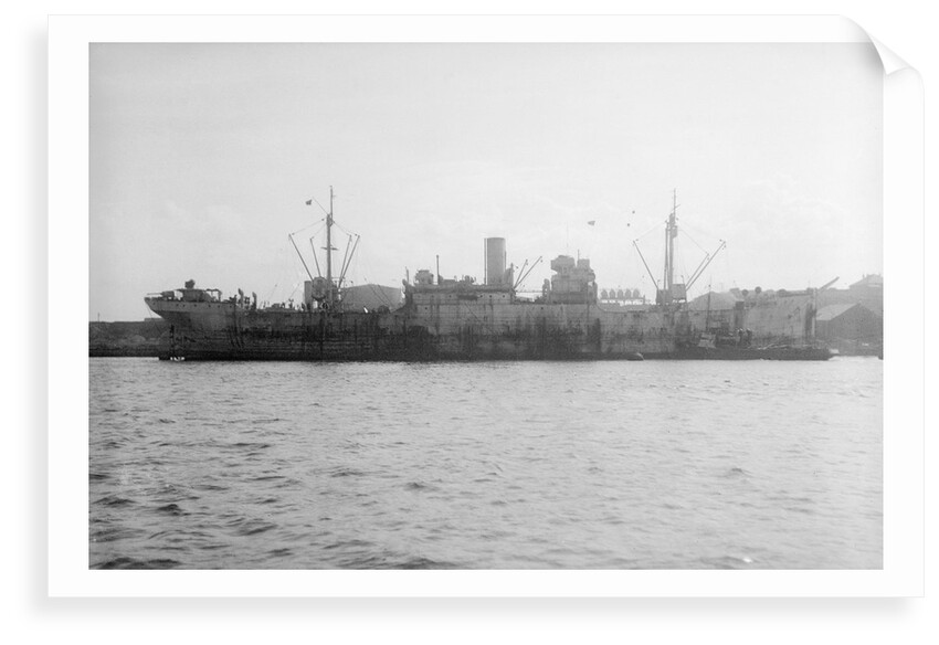 'Empire Magpie' (Br, 1919) lying in port by unknown