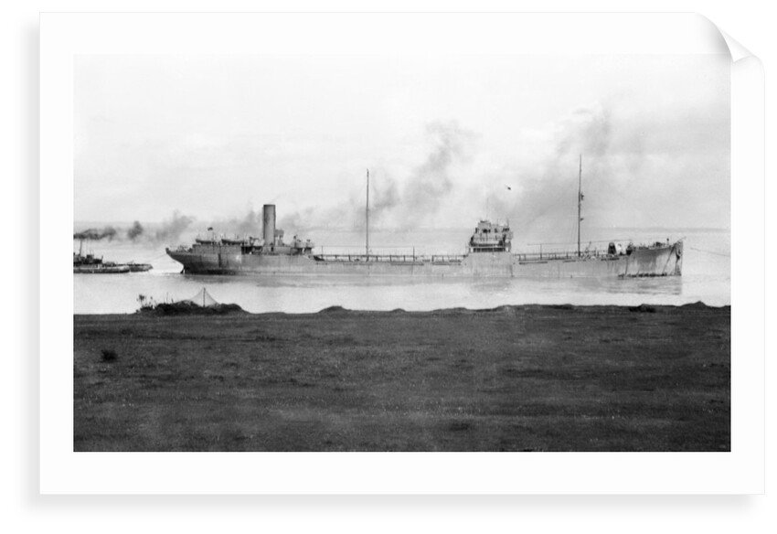 'Luminetta' (Br, 1927) under tow by Unknown