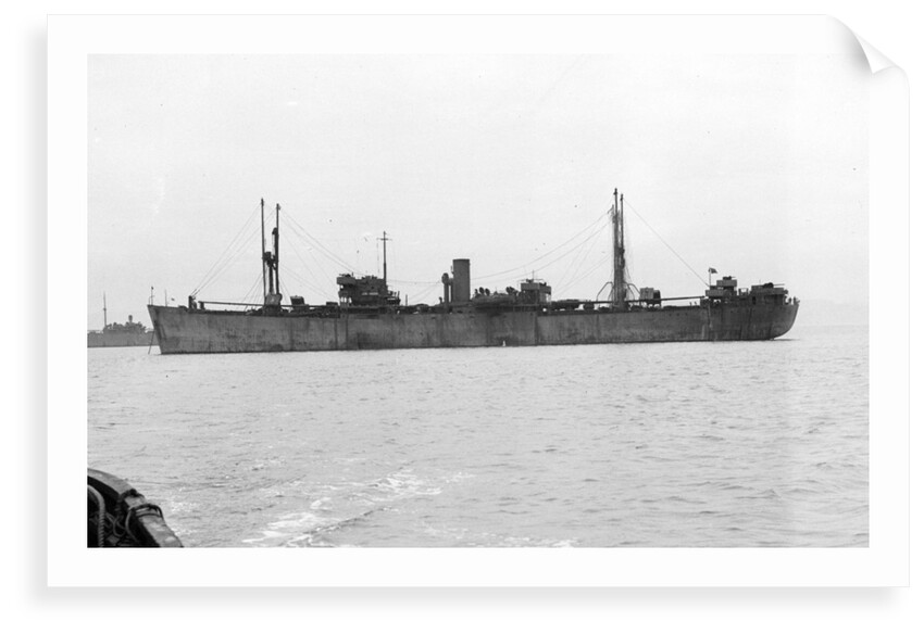 'Ocean Wanderer' (Br, 1942) at anchor by unknown