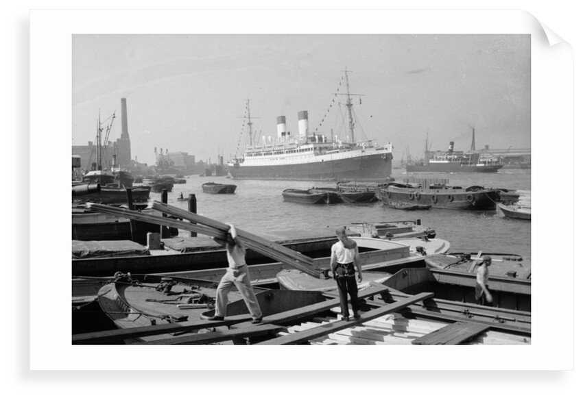 Deal porters unloading a lighter by unknown