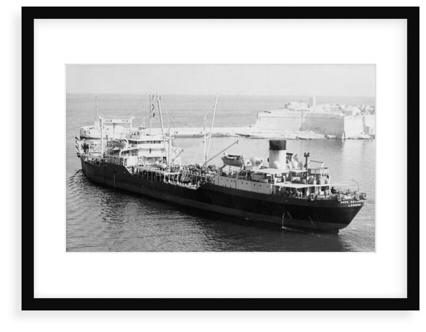 'Wave Sovereign' (Br, 1945) before the fitting of a beam replenishment equipment by unknown