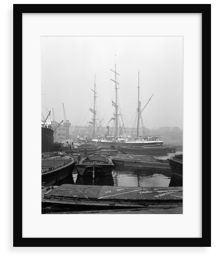 'Oakland' (Fi, 1876) 1933 in Regent's Canal Dock, with lighters in foreground by unknown
