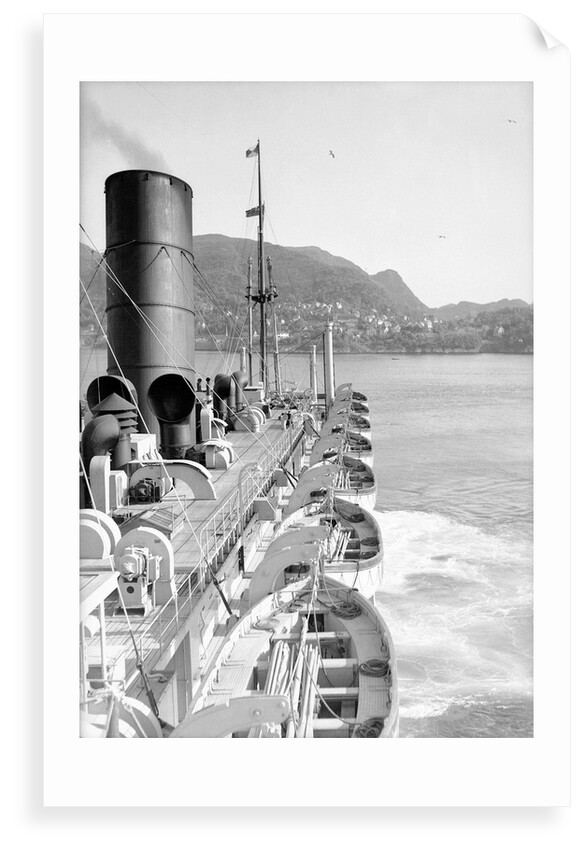 'Viceroy of India' approaching Bergen, Norway by Marine Photo Service