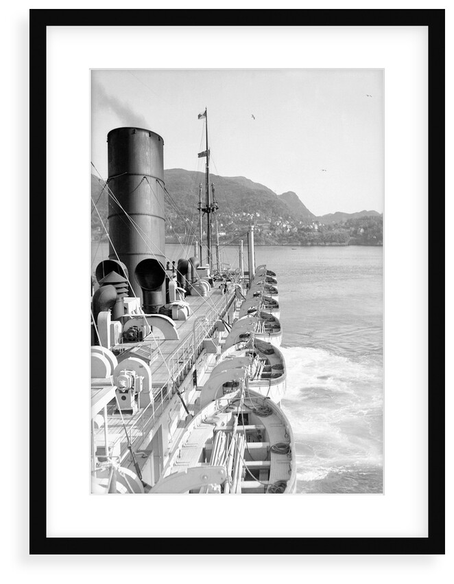 'Viceroy of India' approaching Bergen, Norway by Marine Photo Service