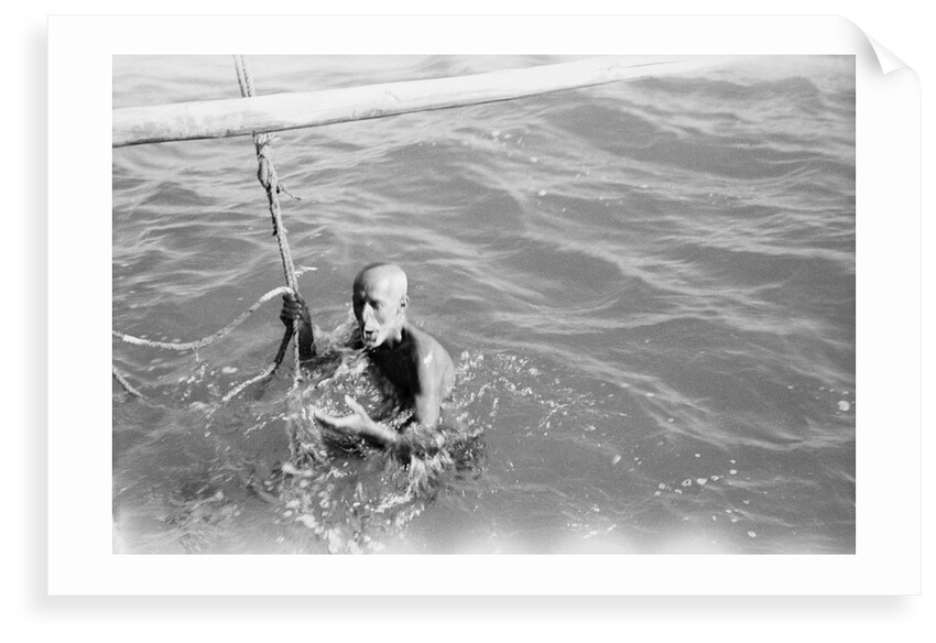 A Kuwaiti pearl diver draws breath between dives by Alan Villiers