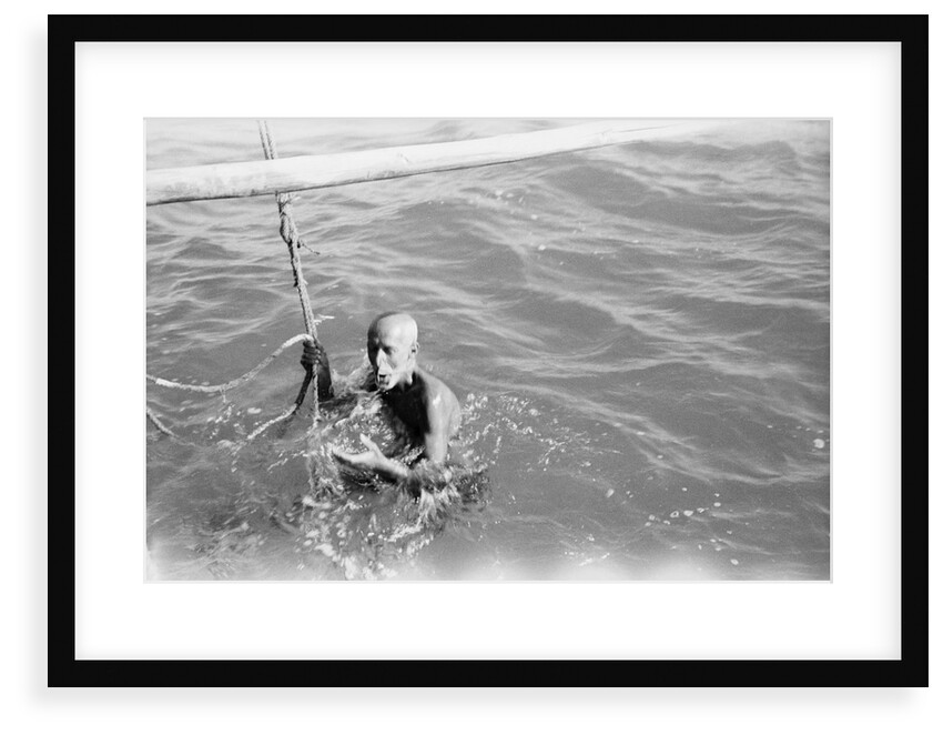A Kuwaiti pearl diver draws breath between dives by Alan Villiers