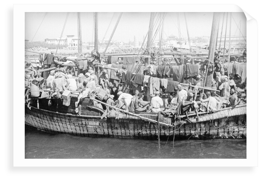 An overcrowded boom from Batina by Alan Villiers