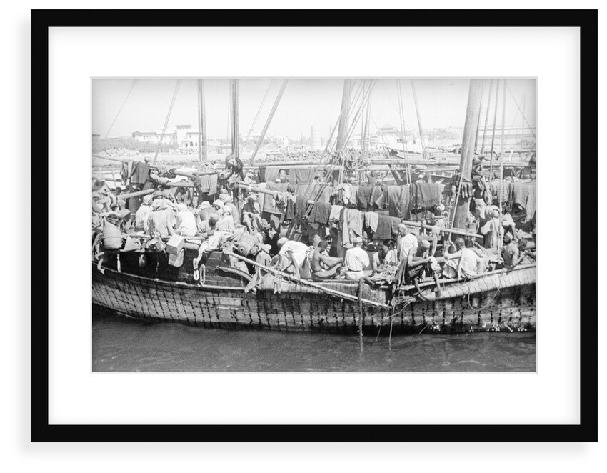 An overcrowded boom from Batina by Alan Villiers