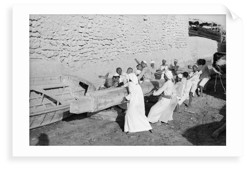 Sailors moving Poon wood by Alan Villiers