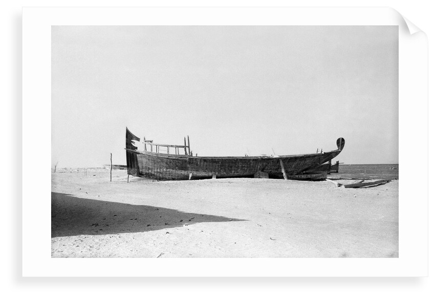 Pearl battil on the al-Khobar shore by Alan Villiers