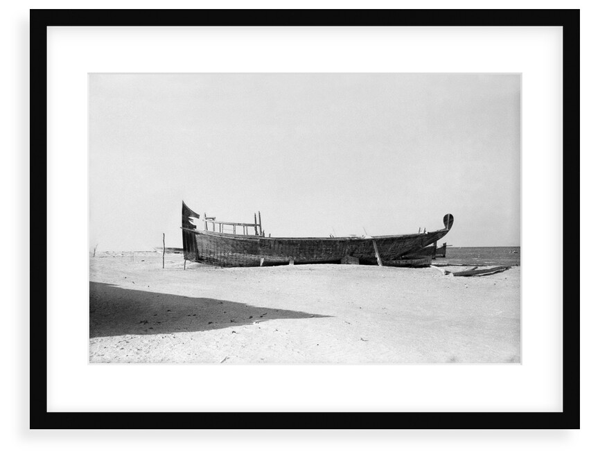 Pearl battil on the al-Khobar shore by Alan Villiers