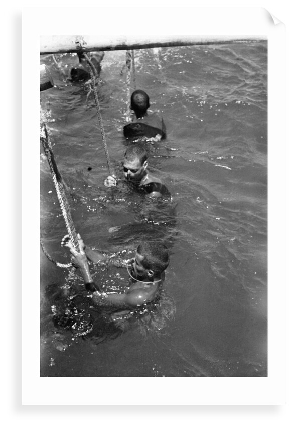 Kuwaiti pearl divers at rest by Alan Villiers