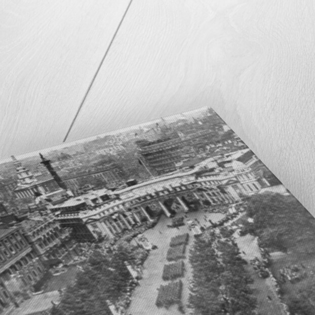 Victory parade passing through the Admiralty Arch and down the Mall, 19th July by Anonymous