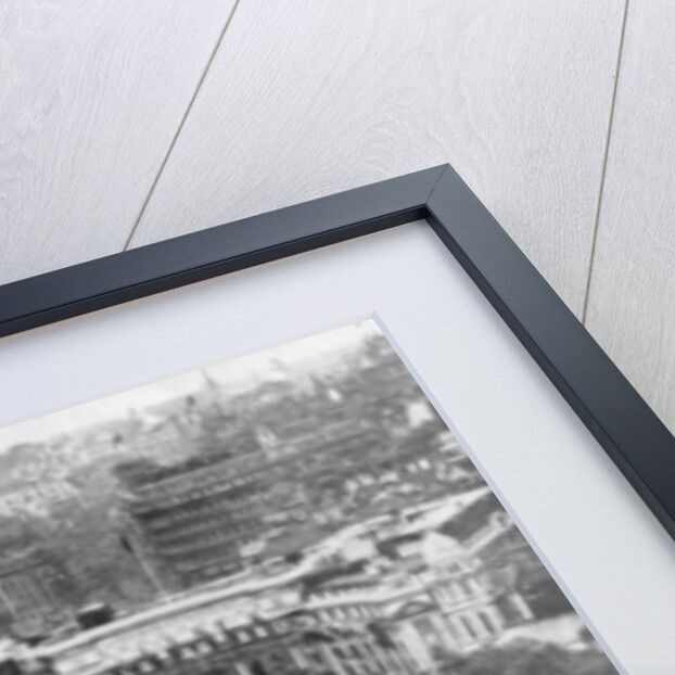 Victory parade passing through the Admiralty Arch and down the Mall, 19th July by Anonymous
