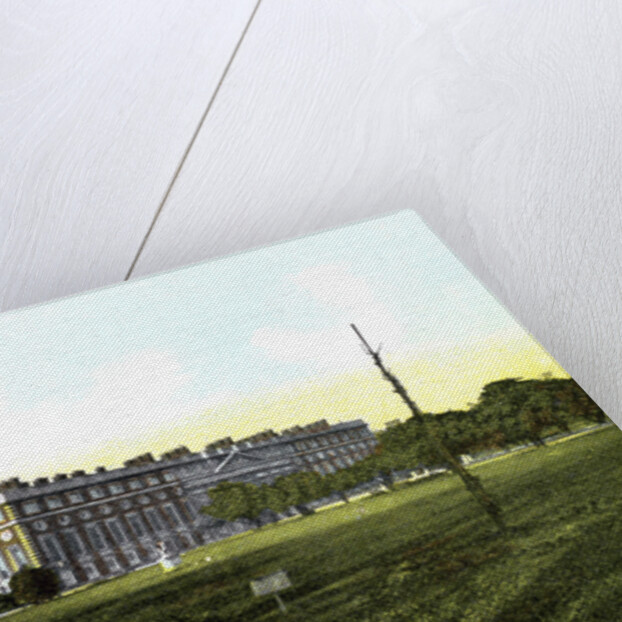 Hampton Court Palace, London by Anonymous