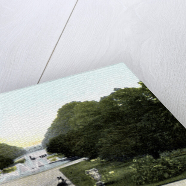 Gardens of Hampton Court Palace, London by Anonymous