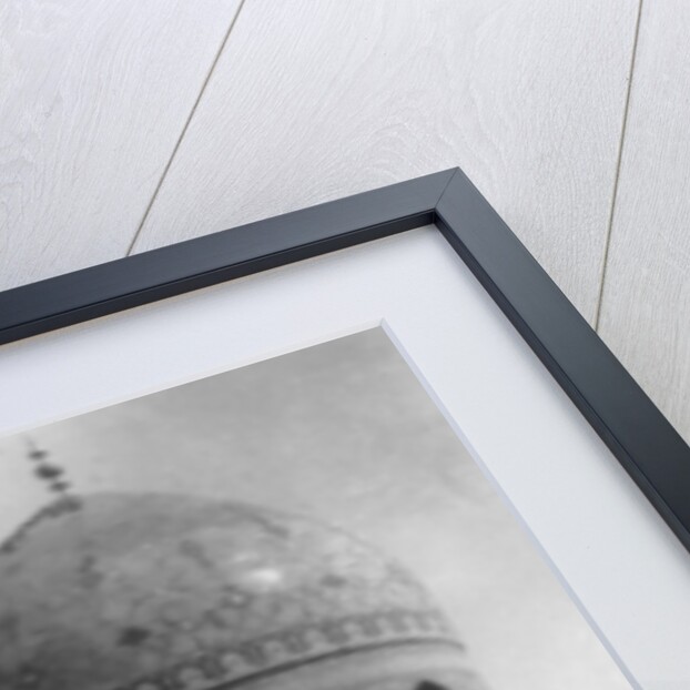 Mosque on New street, Baghdad, Iraq by Anonymous