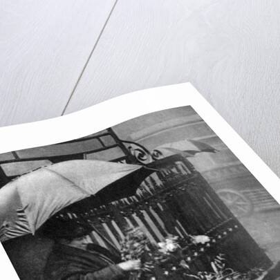 Flower seller, Piccadilly Circus, London by Anonymous