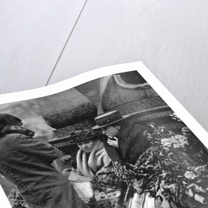 Flower sellers, Piccadilly Circus, London by Anonymous