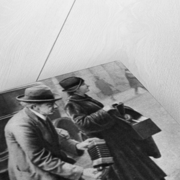 Kerb-side concertina-player, Holborn, London by Anonymous