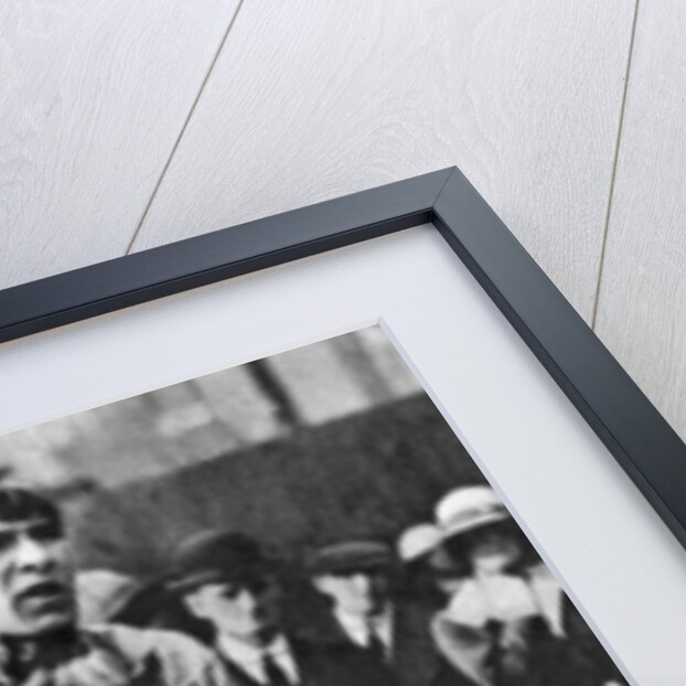 Escapologist entertaining theatre-goers in the 'pit' queue, London by Anonymous