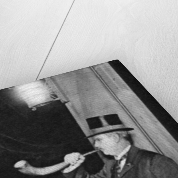 Panyer-man blowing a silver mounted ox-horn, Middle Temple Hall, London by Anonymous