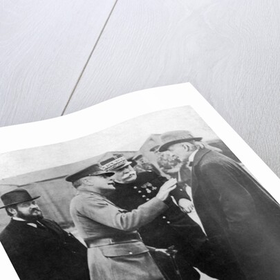 Sir Douglas Haig emphasises a point at the front, France, First World War by Anonymous