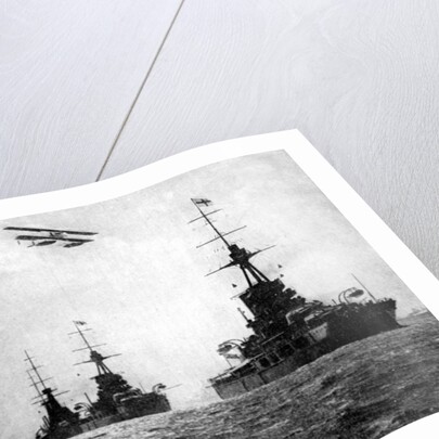 Dreadnoughts and hydroplane, British Grand Fleet, North Sea, First World War by Anonymous