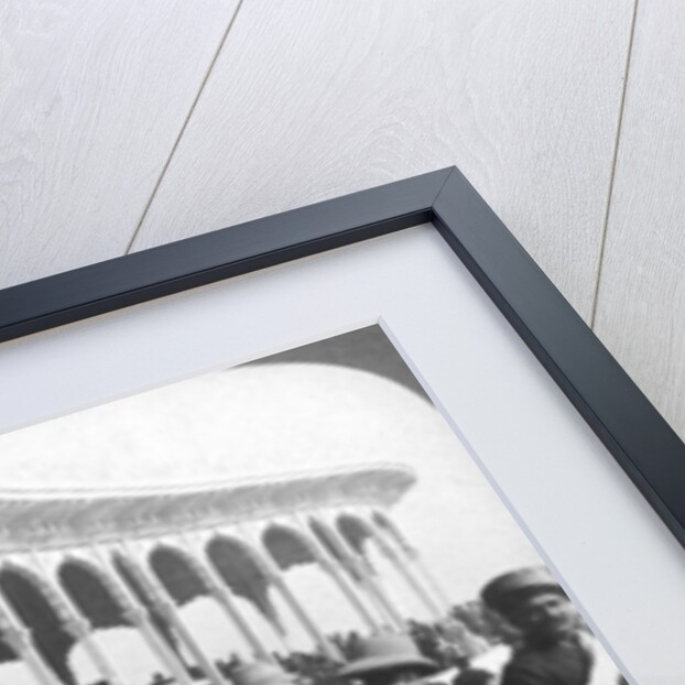 Gathering at the great Durbar Amphitheatre, Delhi, India by Underwood & Underwood